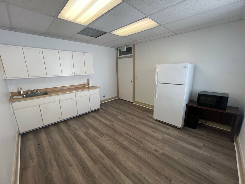 More Photos Of 925-927 E Colorado Blvd, Pasadena Storefront Retail Office For Lease