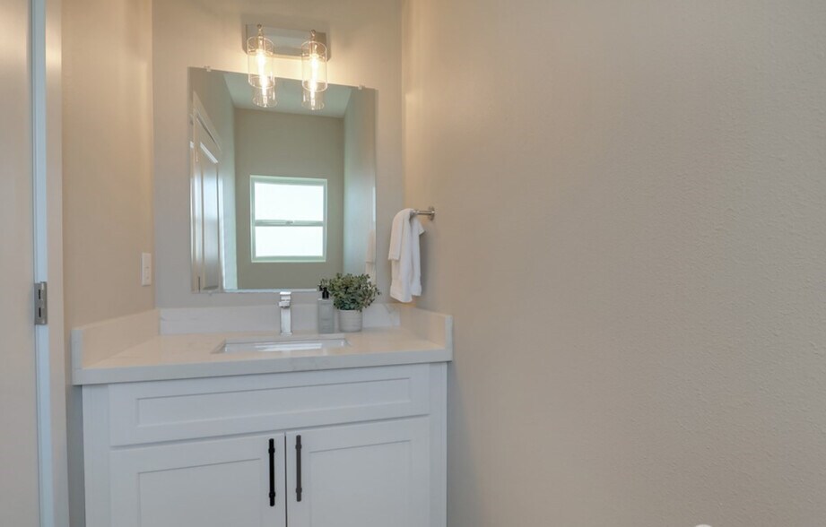 More Photos Of 234 S 70th St, Tacoma Apartments For Sale