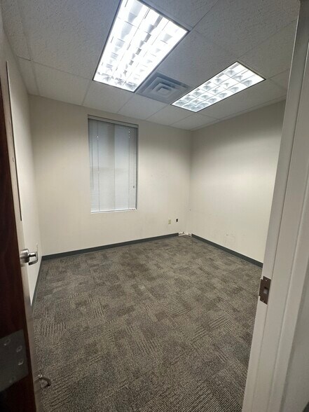 More Photos Of 47 Airpark Ct, Greenville Office For Lease