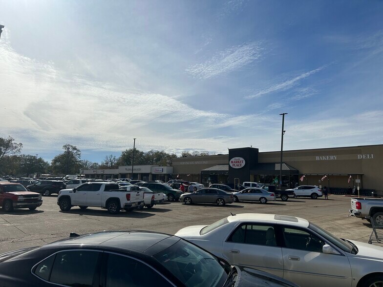 More Photos Of 207 N Davis Ave, Cleveland Unknown For Lease