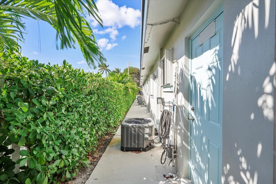 More Photos Of 4204 Ocean Dr, Lauderdale By The Sea Apartments For Sale
