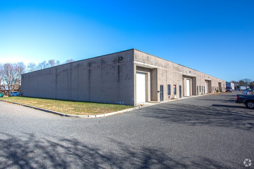 More Photos Of 390 Knickerbocker Ave, Bohemia Warehouse For Lease