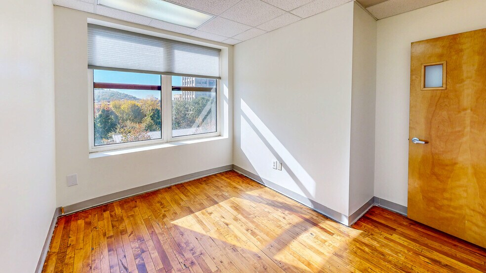 More Photos Of 124 College St, Asheville Office Residential For Sale