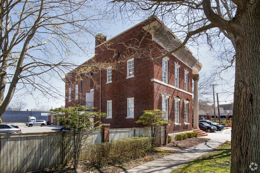 More Photos Of 1 Hampton Rd, Southampton Storefront Retail Office For Sale
