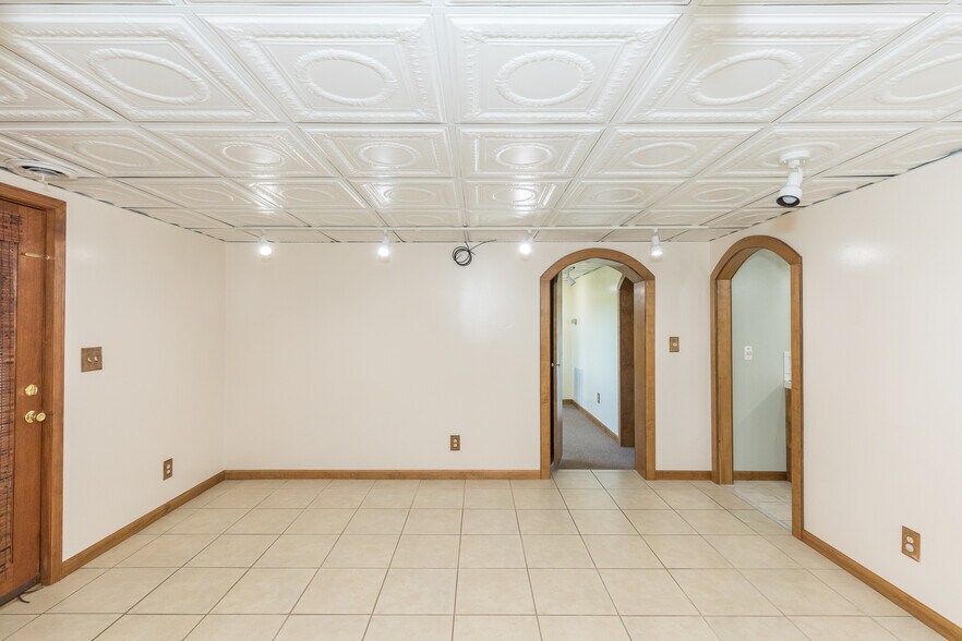 More Photos Of 131 Copenhaver St, Marion Shelter For Sale