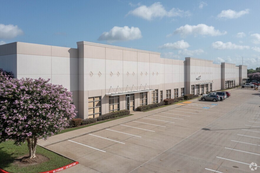 Primary Photo Of 10207 S Sam Houston Pky W, Houston Unknown For Lease