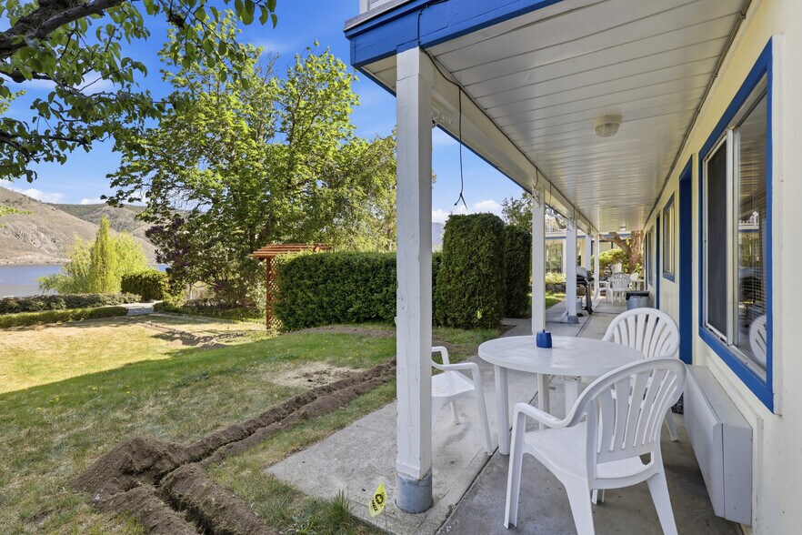 More Photos Of 7001 Savona Access Rd, Thompson-Nicola Hotel For Sale