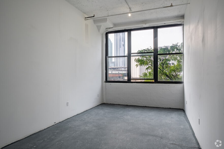 More Photos Of 21-07 41st Ave, Long Island City Industrial For Lease