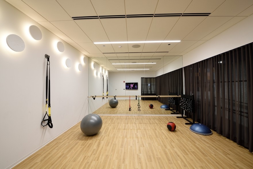 More Photos Of 200 W Adams St, Chicago Office For Lease