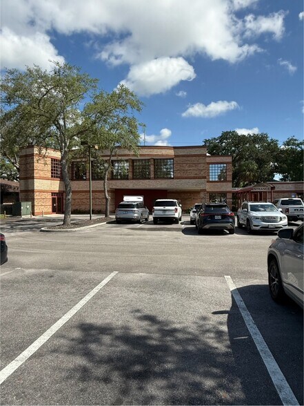 More Photos Of 2715 W Virginia Ave, Tampa Medical For Lease