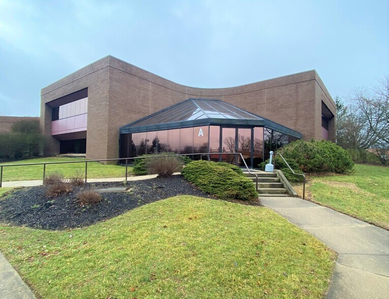 More Photos Of 4738 Gateway Cir, Kettering Office For Lease