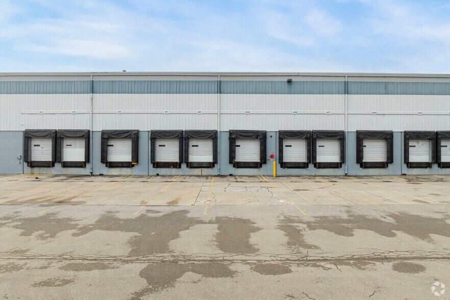 More Photos Of 221 S Franklin Rd, Indianapolis Warehouse For Lease