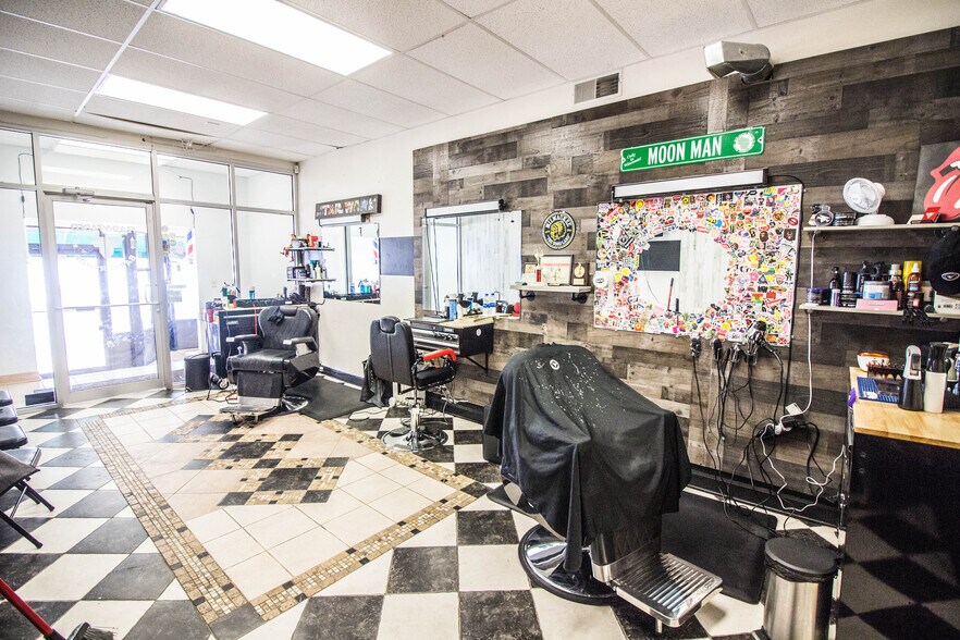More Photos Of 2510 S Kinnickinnic Ave, Milwaukee Storefront For Sale