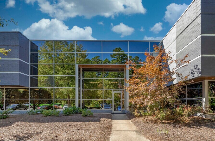 More Photos Of 9006 Perimeter Woods Dr, Charlotte Light Distribution For Lease