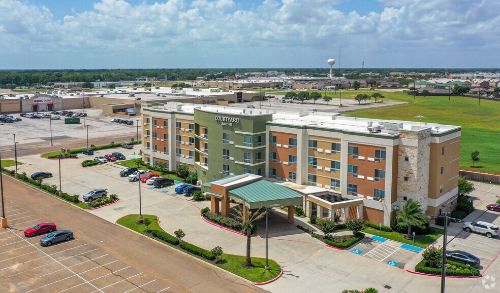 More Photos Of 8002 N Navarro St, Victoria Hotel For Sale