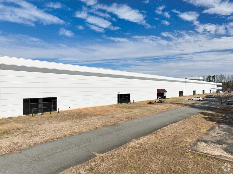 More Photos Of 6900 Morris Estate Dr, Charlotte Manufacturing For Lease
