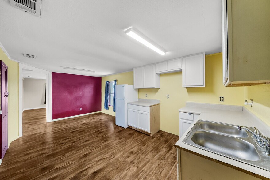 More Photos Of 2900 E 5th St, Panama City Restaurant For Sale