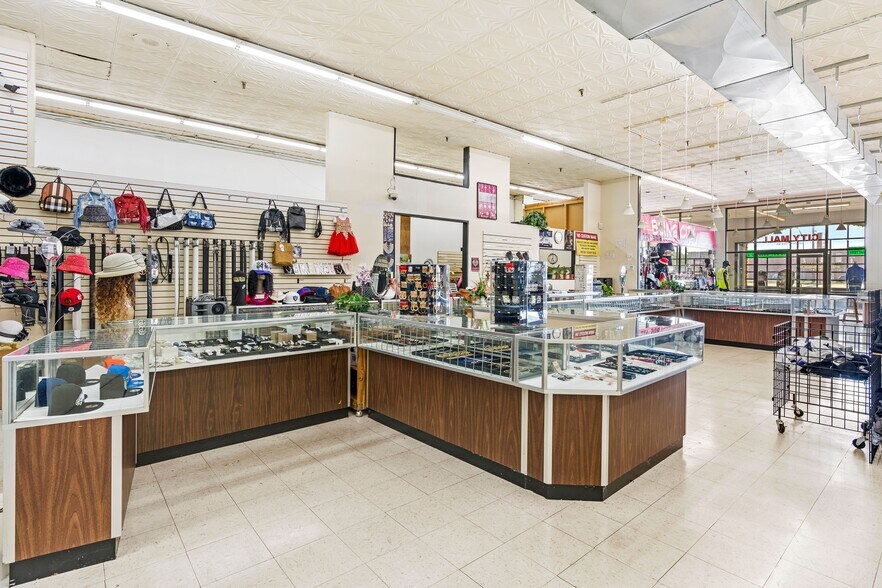 More Photos Of 5340-5364 Broadway, Merrillville Storefront For Sale