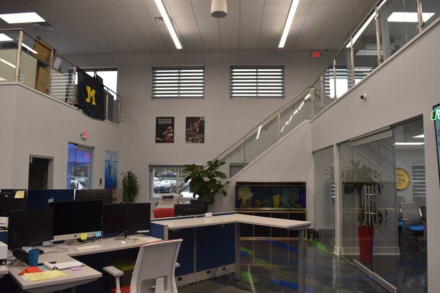 More Photos Of 6015 N US Highway 301, Tampa Warehouse For Lease