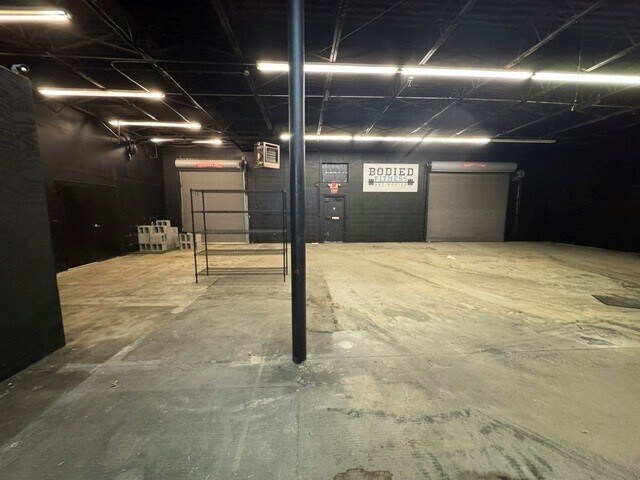 More Photos Of 1870 Midtown Dr, Columbus Flex For Lease