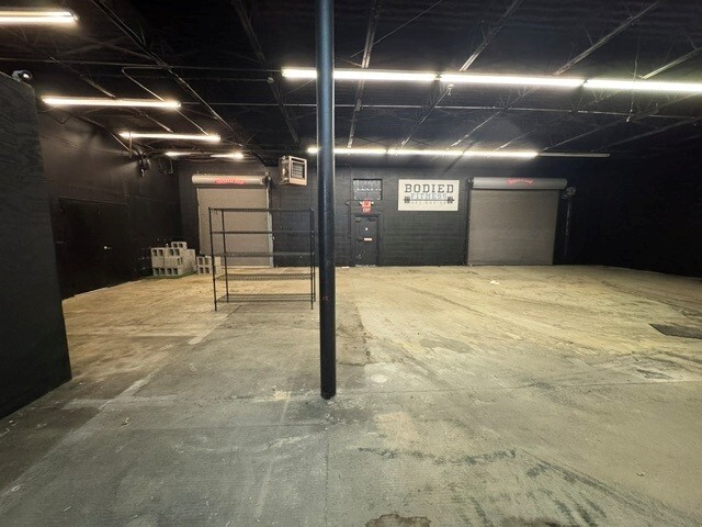 More Photos Of 1870 Midtown Dr, Columbus Flex For Lease