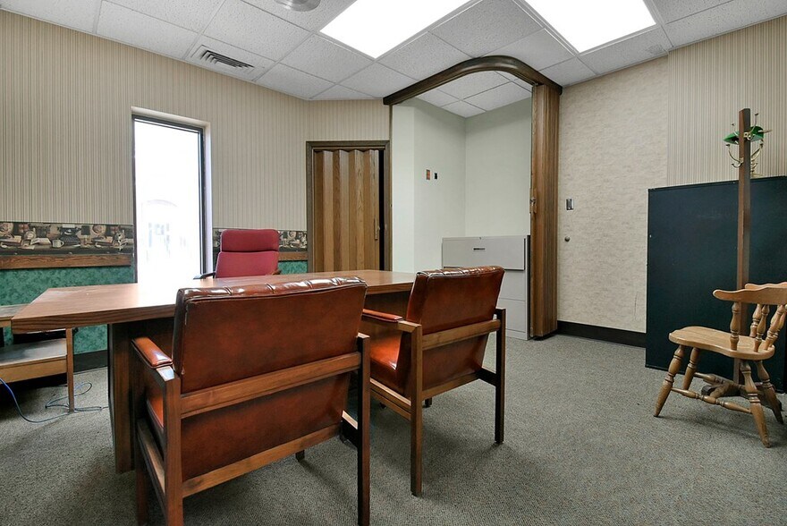 More Photos Of 245 N Seltzer St, Crestline Bank For Sale