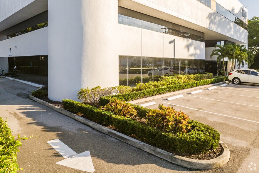 More Photos Of 3275 W Hillsboro Blvd, Deerfield Beach Office For Lease