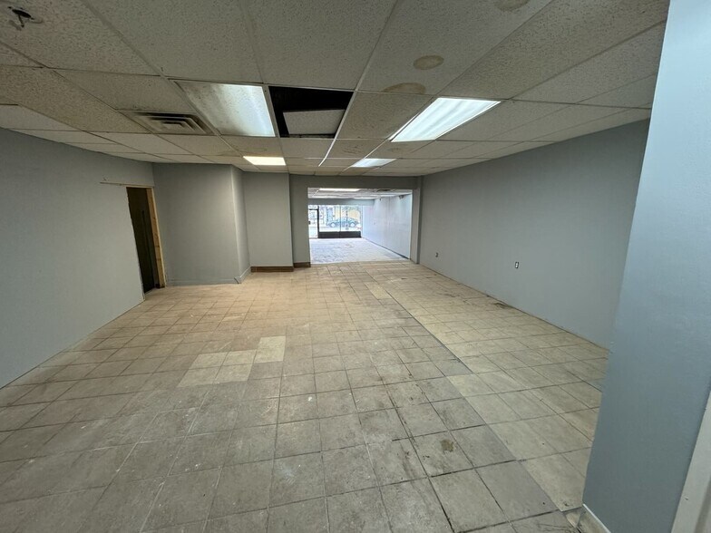 More Photos Of 1001-1003 Bergen St, Newark Storefront Retail Residential For Lease
