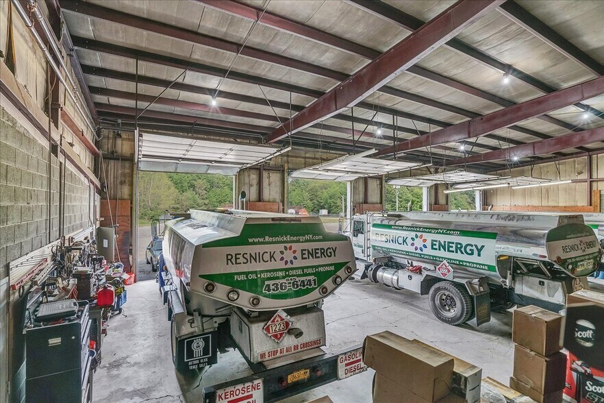 More Photos Of 85 Kaufman Rd, Monticello Distribution For Sale