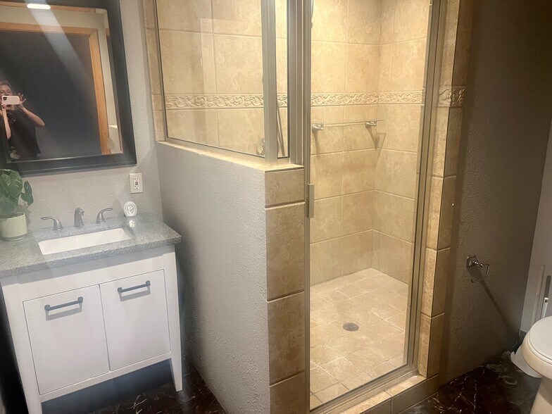 More Photos Of 4219-4235 Centergate St, San Antonio Office For Lease