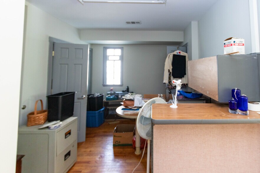 More Photos Of 115 W Saratoga St, Baltimore Storefront Retail Residential For Sale