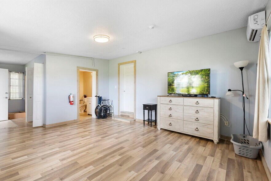 More Photos Of 579 Johnson Lake Rd, De Leon Springs Assisted Living For Sale