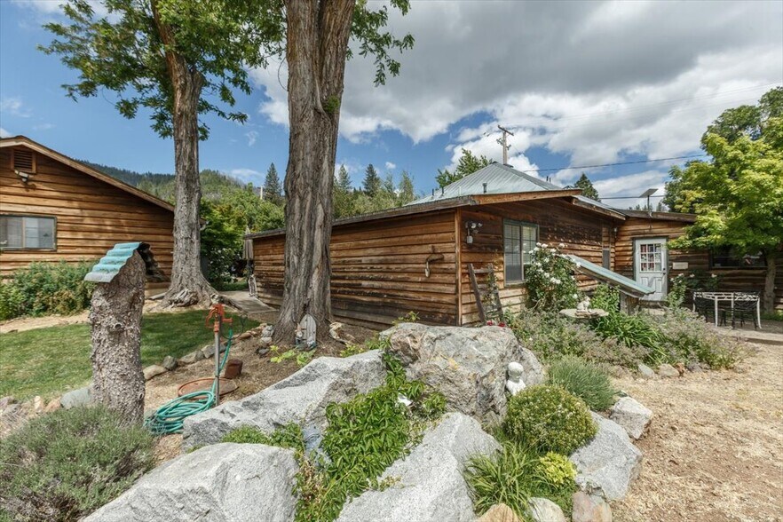 More Photos Of 15771 Main St, Crescent Mills Freestanding For Sale
