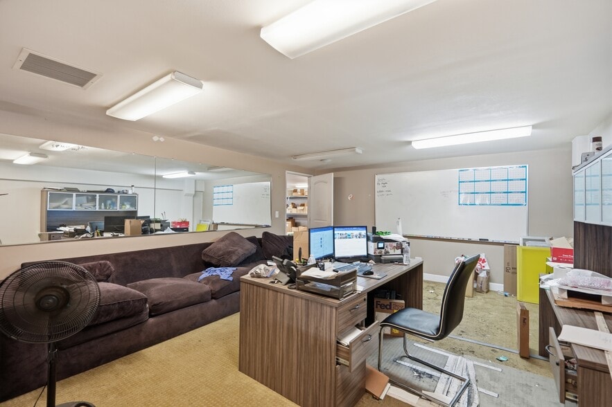 More Photos Of 710 S Main St, Santa Ana Freestanding For Sale