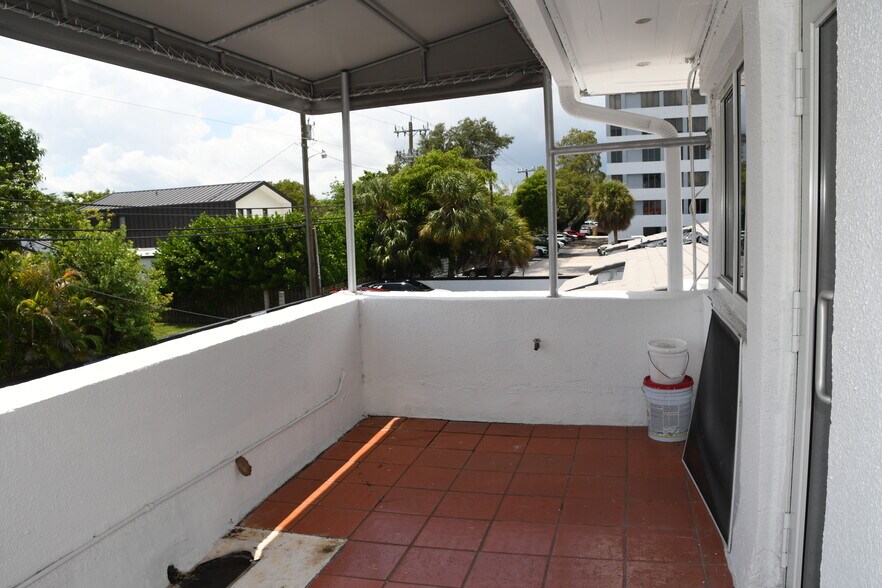 More Photos Of 1920 SW 22nd St, Miami Medical For Lease