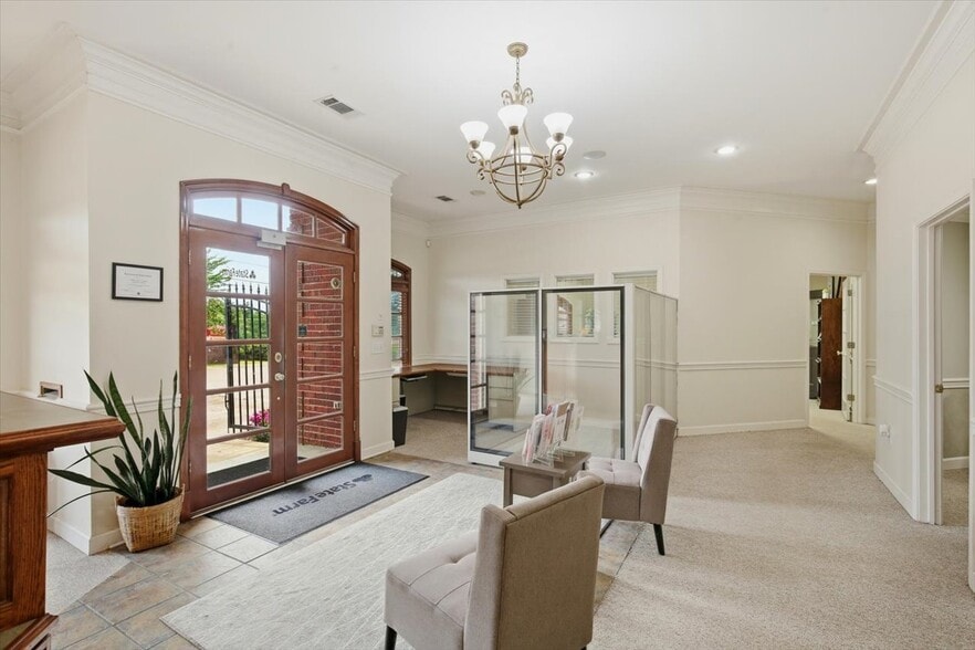 More Photos Of 200 Forest View Dr, Raymond Office For Lease