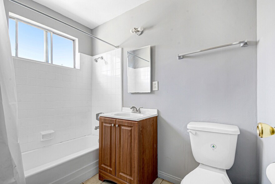 More Photos Of 1649 S La Brea Ave, Los Angeles Apartments For Sale