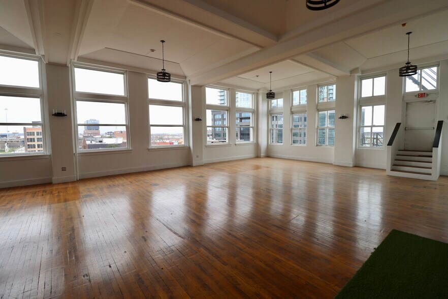 More Photos Of 2030-2036 Main St, Dallas Loft Creative Space For Lease