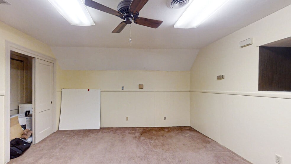 More Photos Of 1015 13th St, Columbus General Retail For Sale