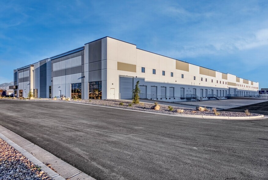 More Photos Of 593-689 N Saratoga Rd, Saratoga Springs Unknown For Lease