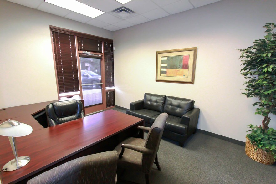 More Photos Of 1830 S Alma School Rd, Mesa Medical For Sale