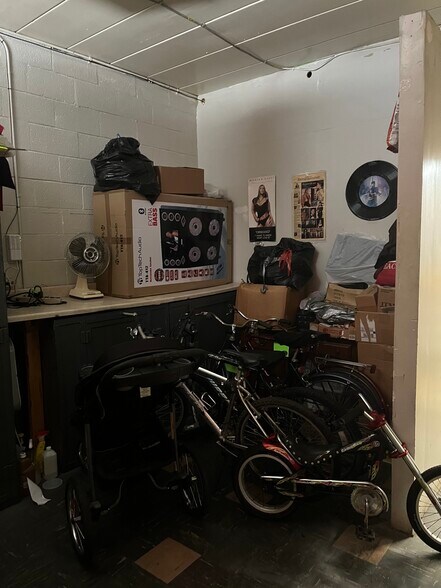 More Photos Of 20477 Van Dyke St, Detroit General Retail For Sale