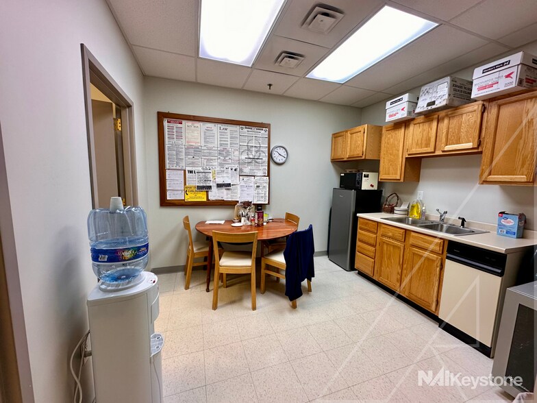 More Photos Of 985 Berkshire Blvd, Wyomissing Medical For Lease