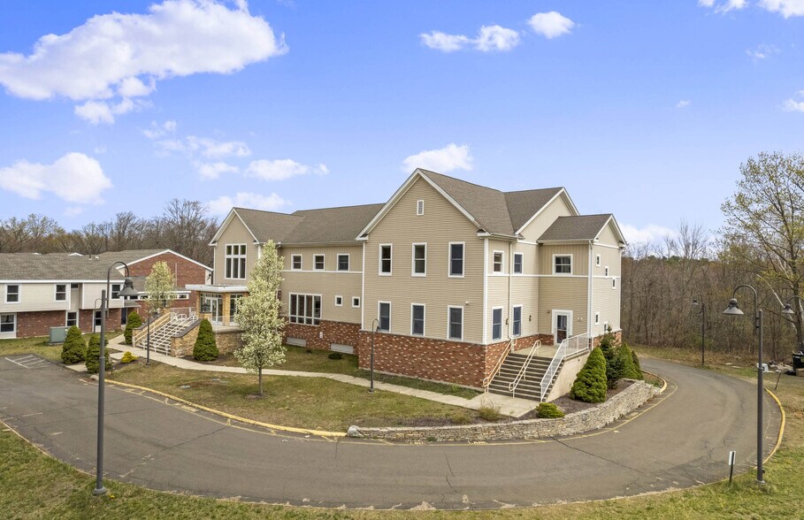 More Photos Of 2279 Mount Vernon Rd, Southington Schools For Sale