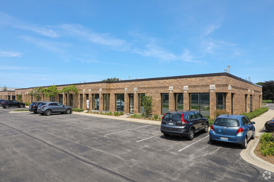 More Photos Of 3000 Dundee Rd, Northbrook Office For Lease