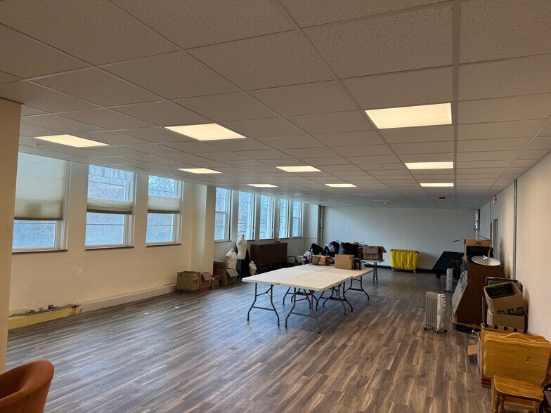 More Photos Of 115 NW State St, Pullman Loft Creative Space For Sale