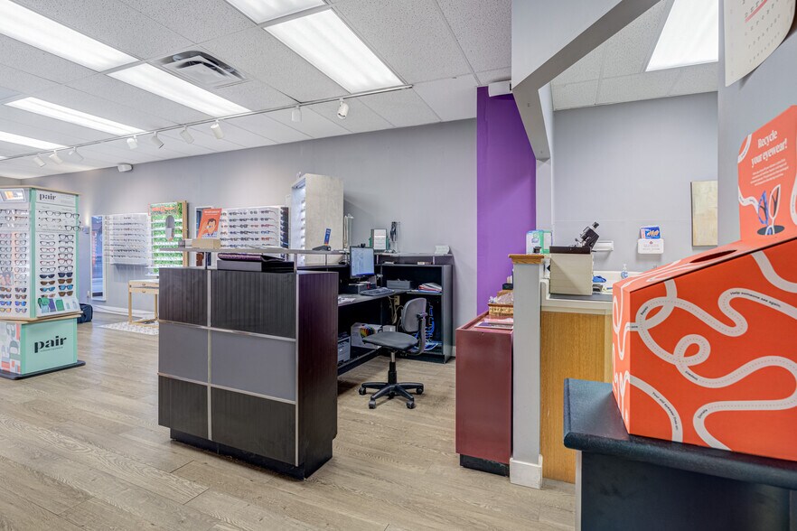 More Photos Of 3000 Bloor St W, Toronto Storefront For Sale