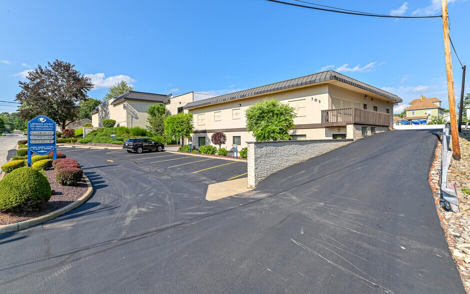 More Photos Of 508-512 N Jefferson st, New Castle Medical For Sale