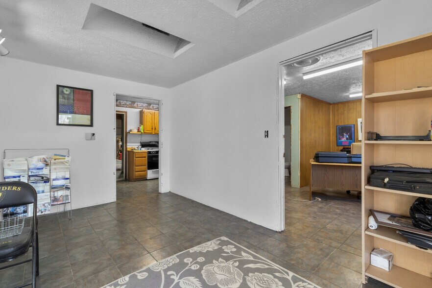 More Photos Of 4420 E 21st St, Indianapolis Service For Sale