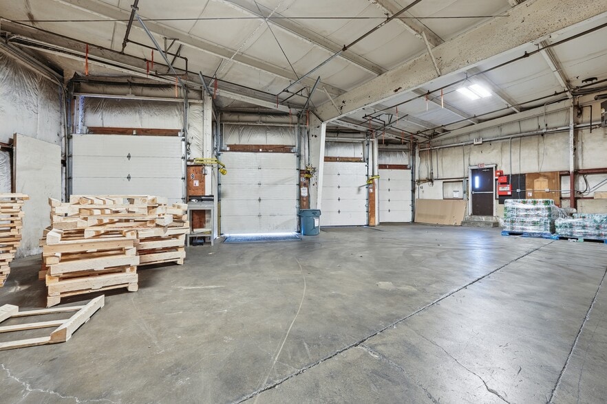 More Photos Of 170 Lockhouse Rd, Westfield Manufacturing For Sale